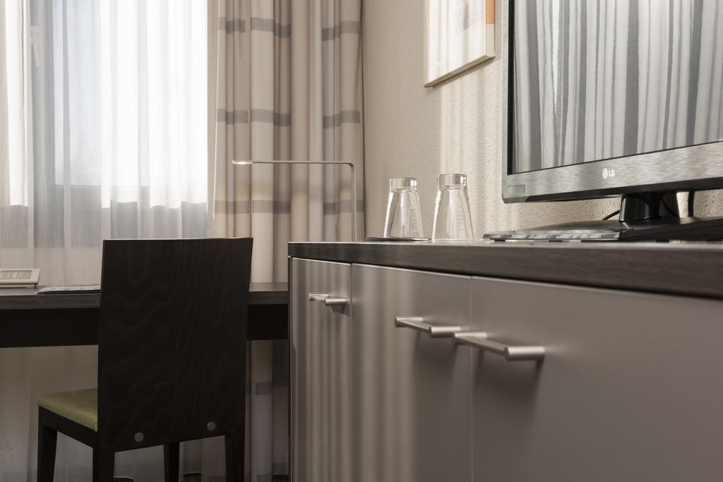 Mercure Duesseldorf Airport Ratingen Oda fotoğraf